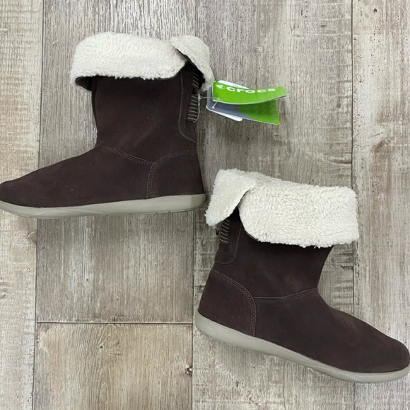 Crocs Adela Fold Over Fuzz Booties Mahogany 6 New - Picture 5 of 5